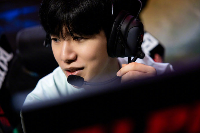 目同样备受 目同样备受